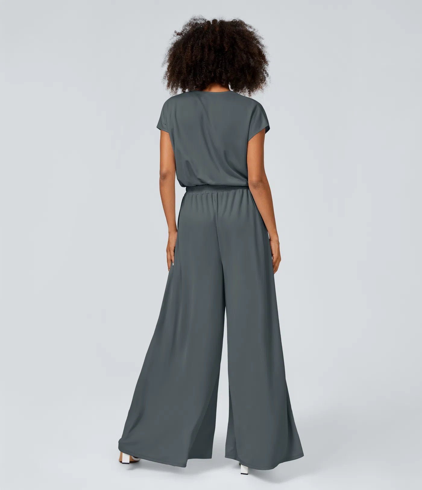 Jumpsuit mit V-Ausschnitt