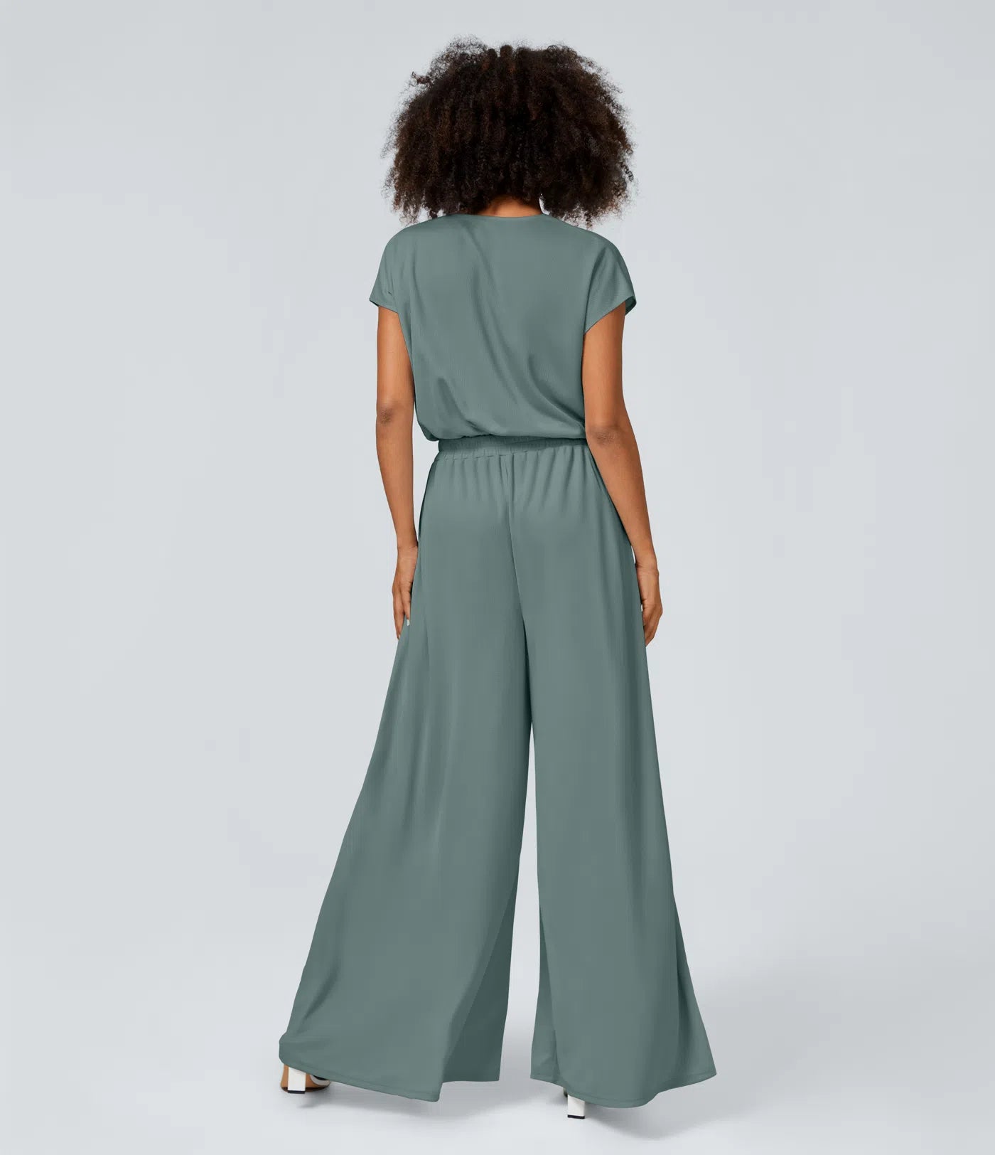Jumpsuit mit V-Ausschnitt